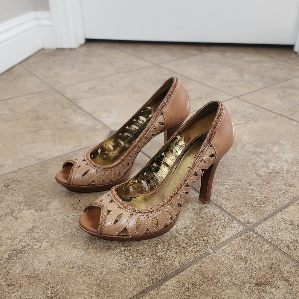 GUESS Vintage Peep Toe Heels